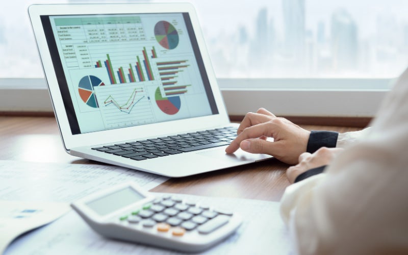 Como Usar Os Resultados Do Balanço Patrimonial Para Analisar O Desempenho Financeiro Do Seu Comércio - Terceirização Financeira | Hands Financeiro